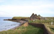 In Schotland zijn veel kerken gewijd aan de Ierse zendeling Columba. Foto: de ruïne van St. Columba’s Church in Aignish, op het eiland Lewis. Rond 1820 raakte de kerk in onbruik. Foto RD