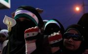 In Jordanië wonende Syrische vrouwen tijdens een protestbijeenkomst tegen de Syrische president Bashar al-Assad, begin deze maand. Foto EPA