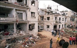 Een Iraakse scudraket richtte op 24 januari 1991 grote schade aan in Ramat Gan, een voorstad van Tel Aviv. Foto EPA