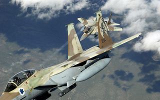 Israëlische F-15 straaljagers in actie. Voor een aanval op Iran zullen deze toestellen een hoofdrol spelen. Foto EPA