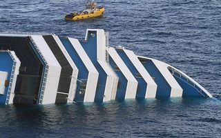 Het gekapseisde cruiseschip Costa Concordia. Foto EPA