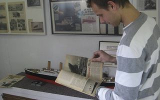 Verzamelaar Martijn van Veen specialiseerde zich in berichtgeving over de Titanic in Nederlandse media. Beeld RD
