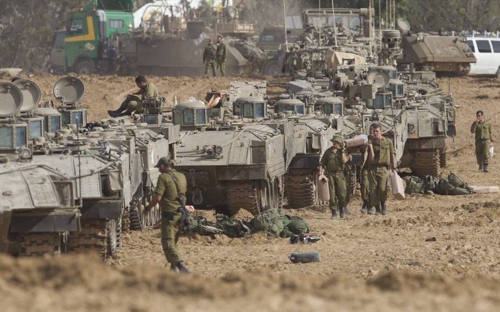 „De operatie ”Pillar of Defense”, waarvoor inmiddels 30.000 reservisten zijn opgeroepen, is geen actie die Israël voor de lol onderneemt.”  Foto EPA