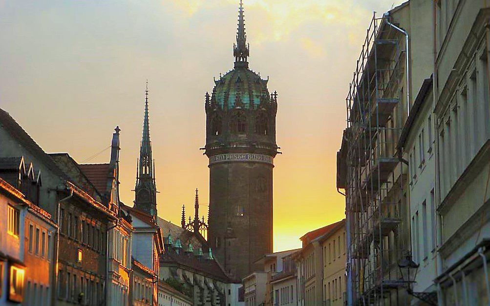 De toren van de Slotkerk in Wittenberg, één van de Reformatiesteden op de website. beeld Robert Self