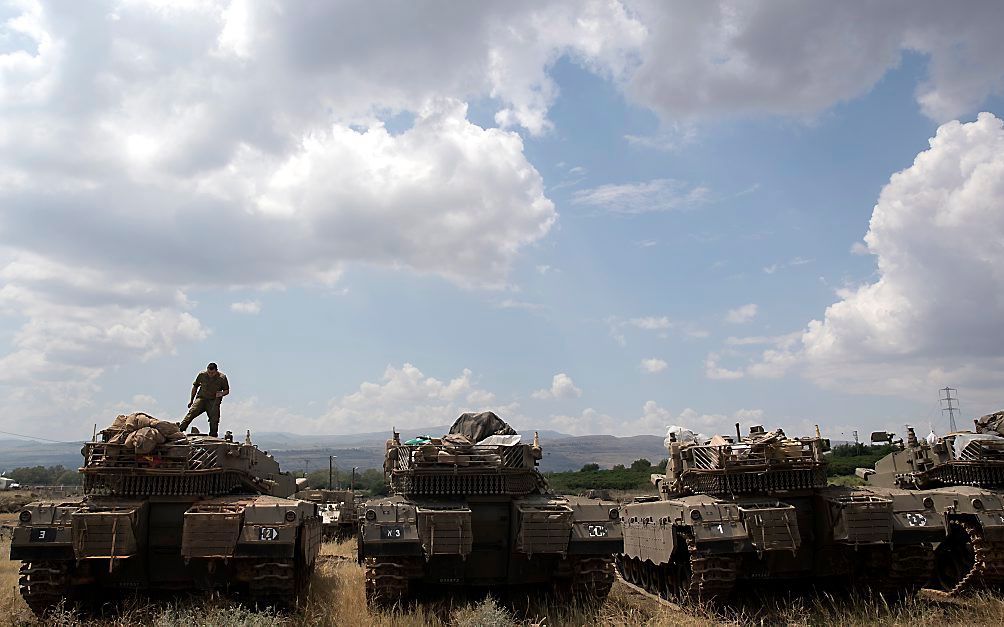 Israëlische tanks op de Golan. beeld EPA