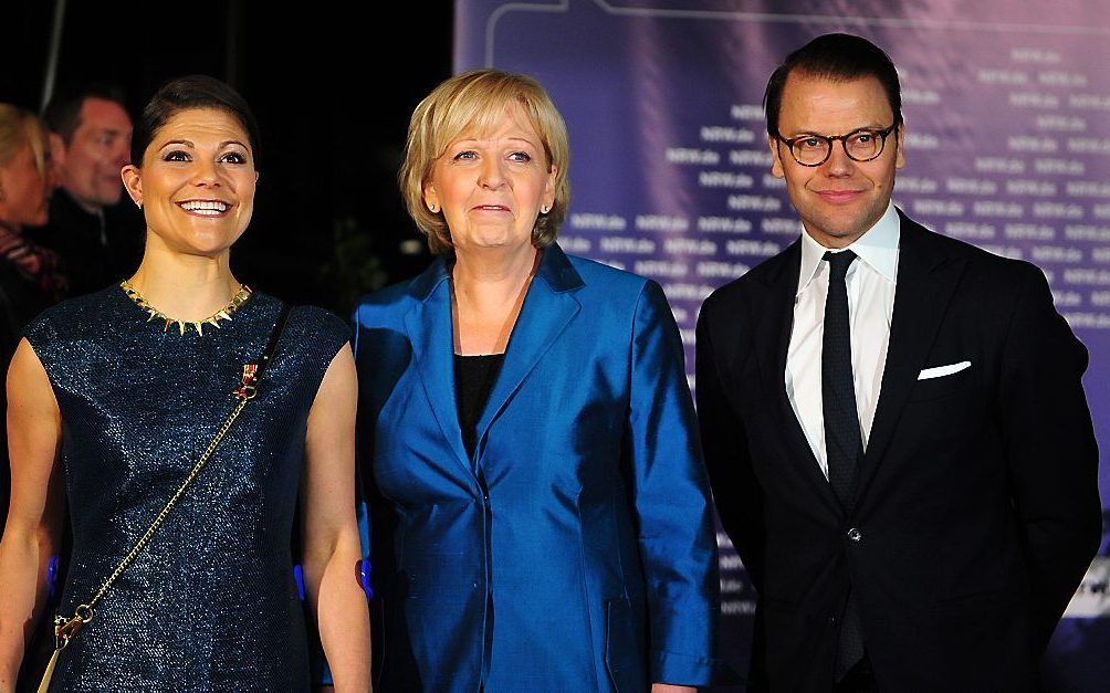 Prinses Victoria (l.), Hannelore Kraft (minister-president van Noordrijn Westfalen) en prins Daniël. beeld EPA