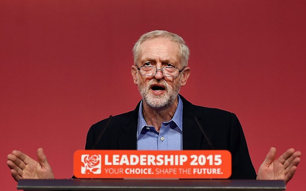 Corbyn spreekt zaterdag zijn aanhangers toe. Beeld EPA