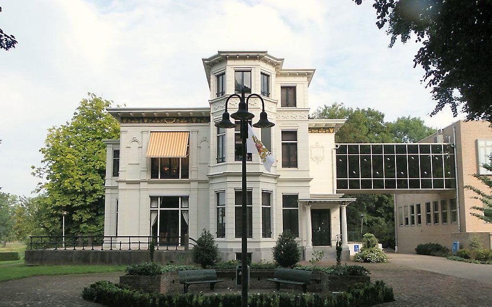 Het gemeentehuis van Lingewaal in Asperen. beeld Google Streetview