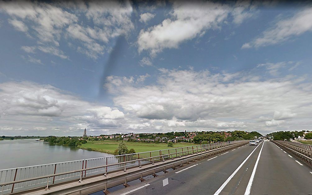 De Rijnbrug bij Rhenen. beeld via Streetview