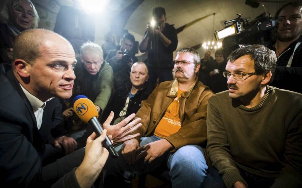 PvdA-leider Samsom praatte woensdagmiddag met inwoners tijdens zijn bezoek aan Middelstum, in het Groningse aardbevingsgebied. Samsom sprak met en luisterde naar bewoners en gaf aan hoe de PvdA in de discussie over de gaswinning in Groningen staat. Hij wi