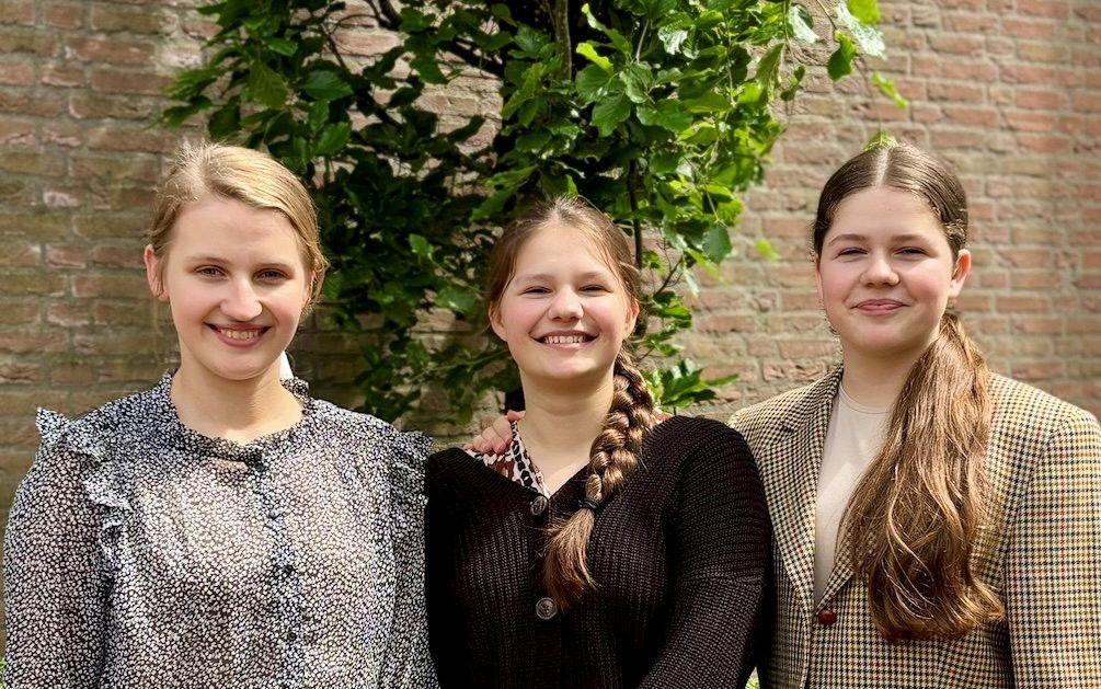 V.l.n.r. Evelina, Liana en Solomiya Yuzviak. beeld Jos Hovestadt