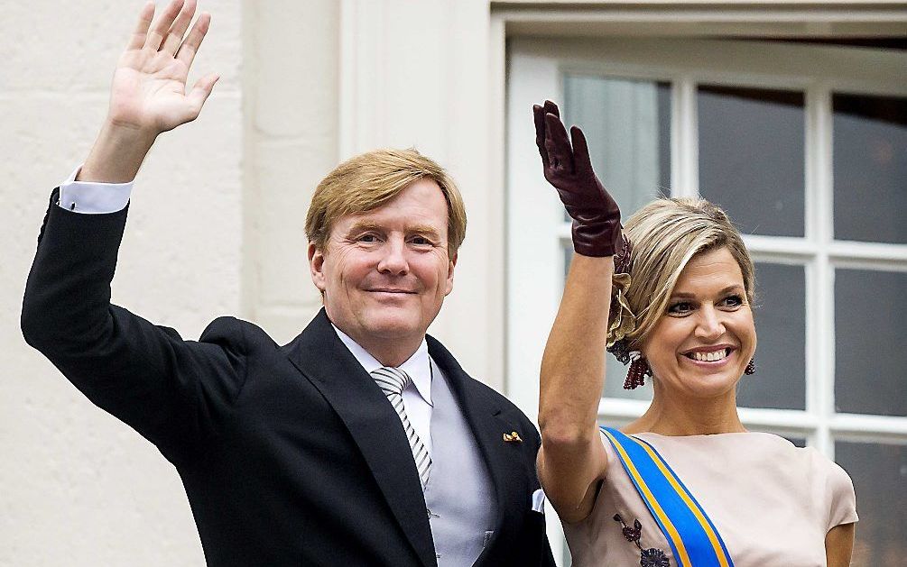 Koning Willem-Alexander en koningin Máxima op het balkon van Paleis Noordeinde aan het slot van Prinsjesdag. beeld ANP