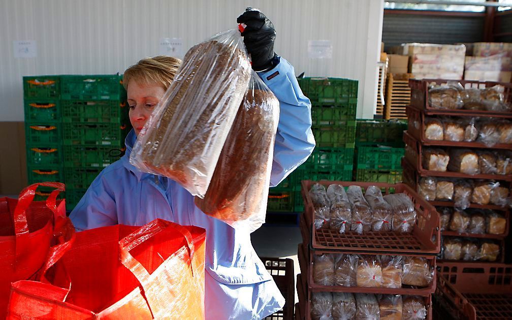 In Nederland leven 2,5 miljoen mensen onder de armoedegrens. Dat betekent een toename van 1 procent in 5 jaar, zo staat in een onderzoek naar de ontwikkeling en aanpak van armoede in Europa, dat vrijdag op de internationale dag tegen de armoede is gepubli