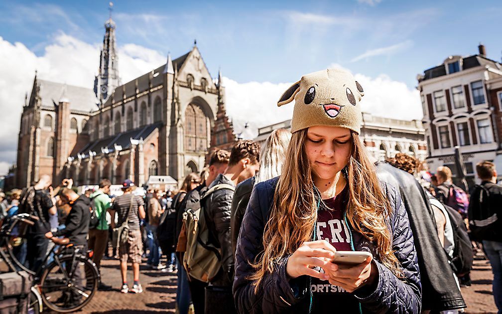 „Deze zoekers komen doelgericht om Pokémons te verzamelen door er Pokéballs op te gooien. Ze zijn begeesterd door de gedachte: „Gotta catch ’em all!” en willen deze monstertjes verzamelen om zelf sterker te worden, meer aanzien te krijgen.” beeld ANP