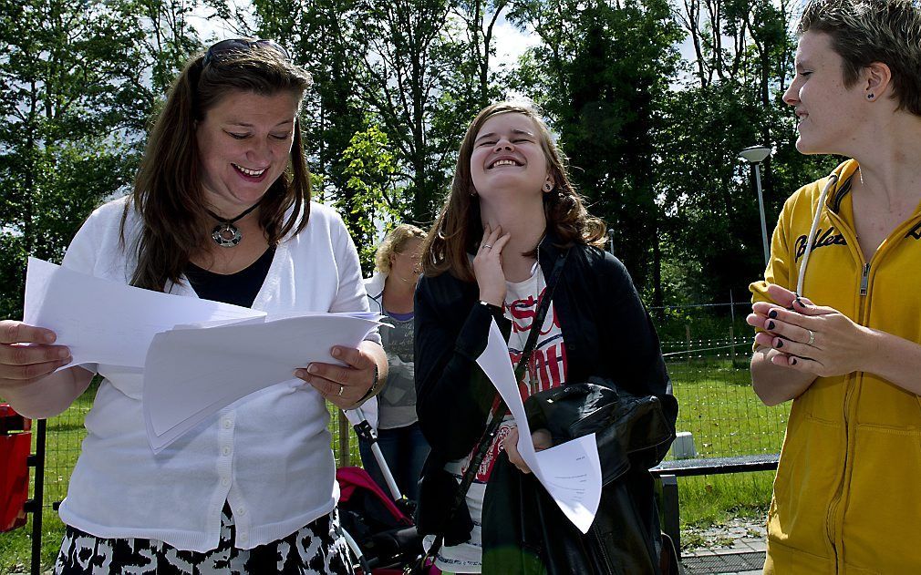 Leerlingen van het Wellant College in Den Haag krijgen woensdag hun cijferlijsten uitgereikt. Foto ANP