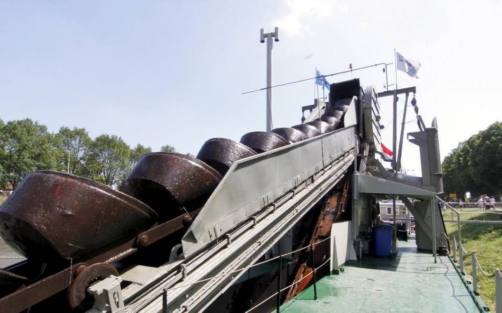 Het pronkstuk van het Baggermuseum is de Friesland uit 1936, de enige nog werkende stoombaggermolen van Nederland. Beeld Auke Pluim