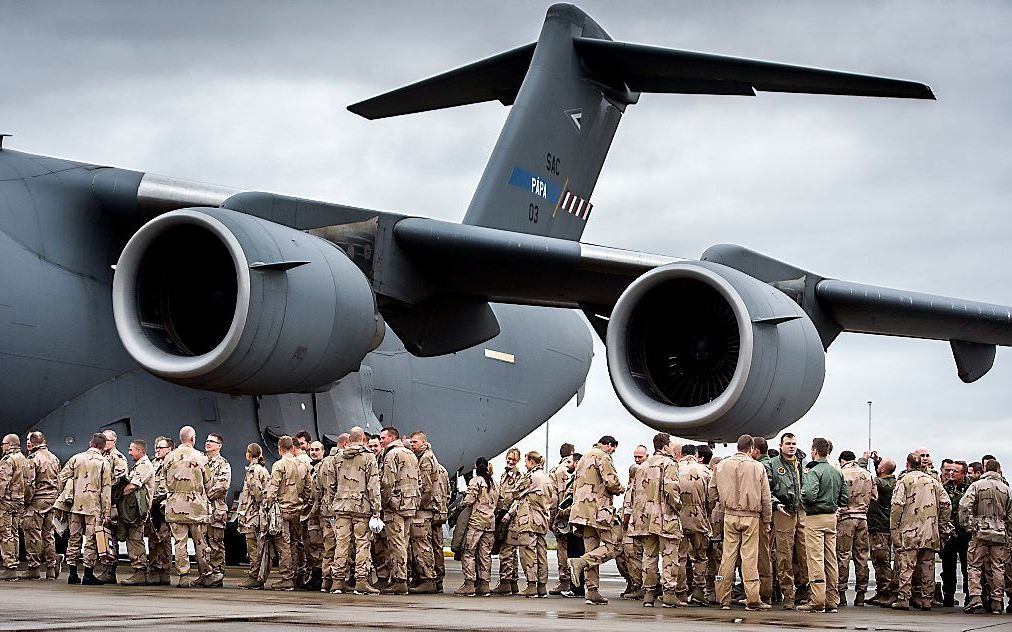 Nederlandse militairen op weg naar Afghanistan. Foto ANP