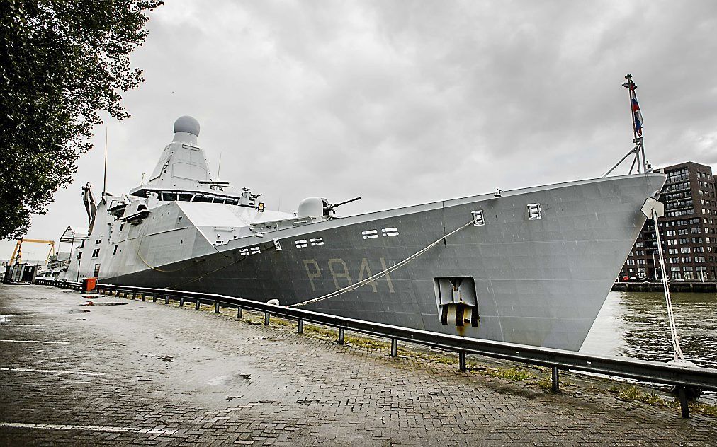 Marineschepen liggen afgemeerd aan de Parkkade in Rotterdam. beeld ANP