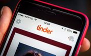 Dating-app Tinder op een mobiele telefoon. beeld ANP, Lex van Lieshout