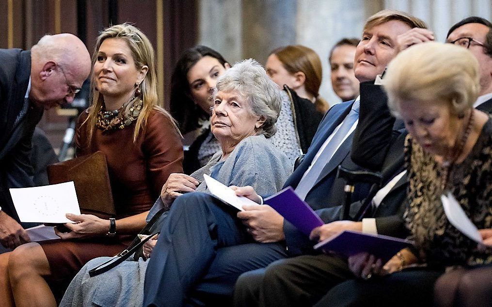 Koningin Maxima, mevrouw Byatt, koning Willem-Alexander en prinses Beatrix in het Koninklijk Paleis Amsterdam tijdens de uitreiking van de Erasmusprijs 2016 aan Britse schrijfster A.S. (Antonia Susan) Byatt. beeld ANP