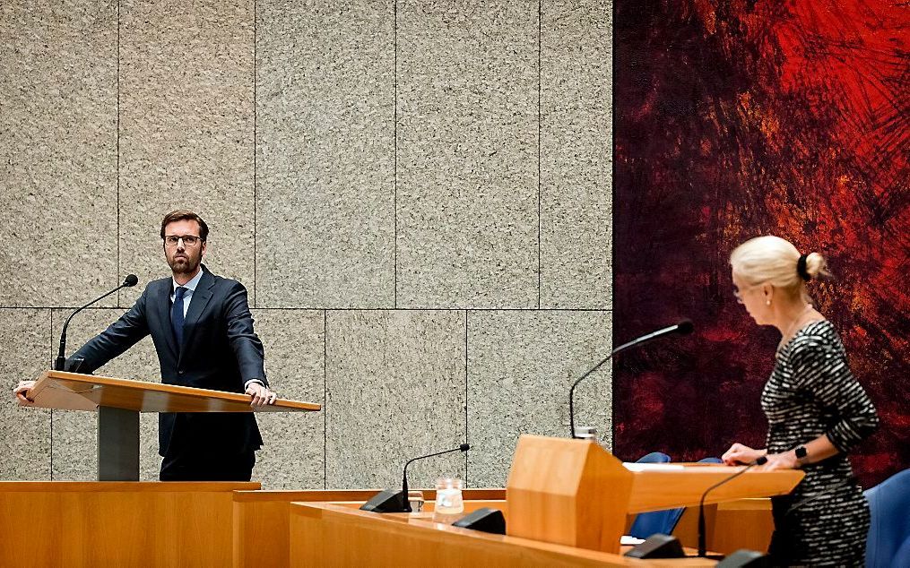 D66-Kamerlid Sjoerdsma (L) en minister Kaag. beeld ANP