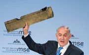 Premier Netanyahy van Israël presenteerde medio februari een brokstuk van een -gewapende- Iraanse drone die het luchtruim van Israël binnendrong. beeld EPA