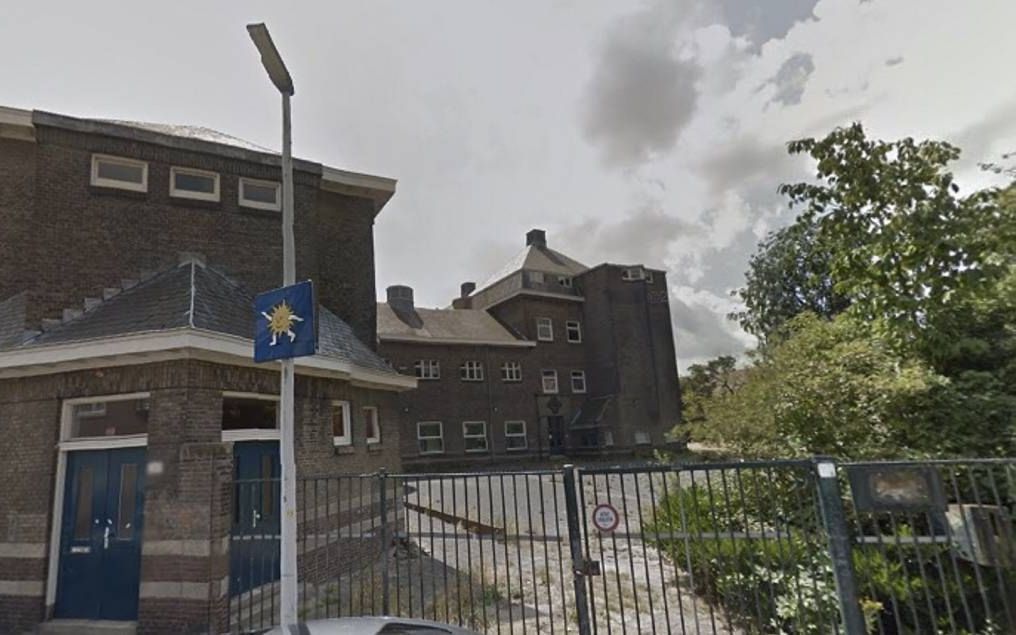 Het voormalige gebouw van ROC Zadkine aan de Voorstraat in Rotterdam wordt een islamitisch centrum.  beeld Google Streetview