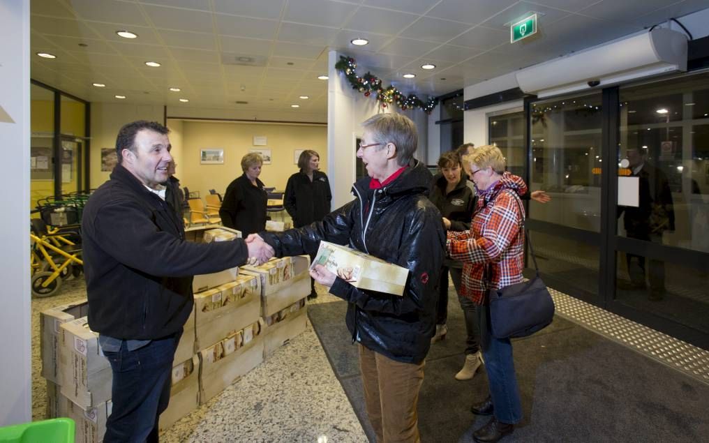 Kerststollen voor medewerkers. Foto Herman Stöver