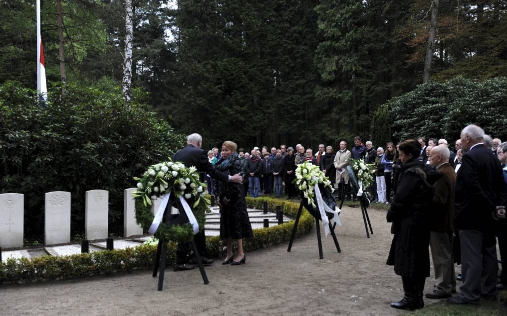 Dodenherdenking in Vorden vorig jaar. Het plan van het 4 mei Comité in Vorden om ook langs Duitse oorlogsgraven te lopen, zorgt voor veel ophef.  Foto ANP