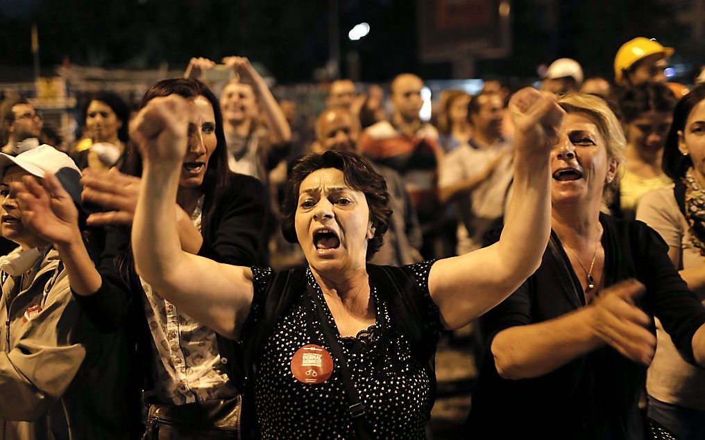 In Turkije mogen vrouwen in overheidsdienst sinds dinsdag een hoofddoek dragen. beeld EPA