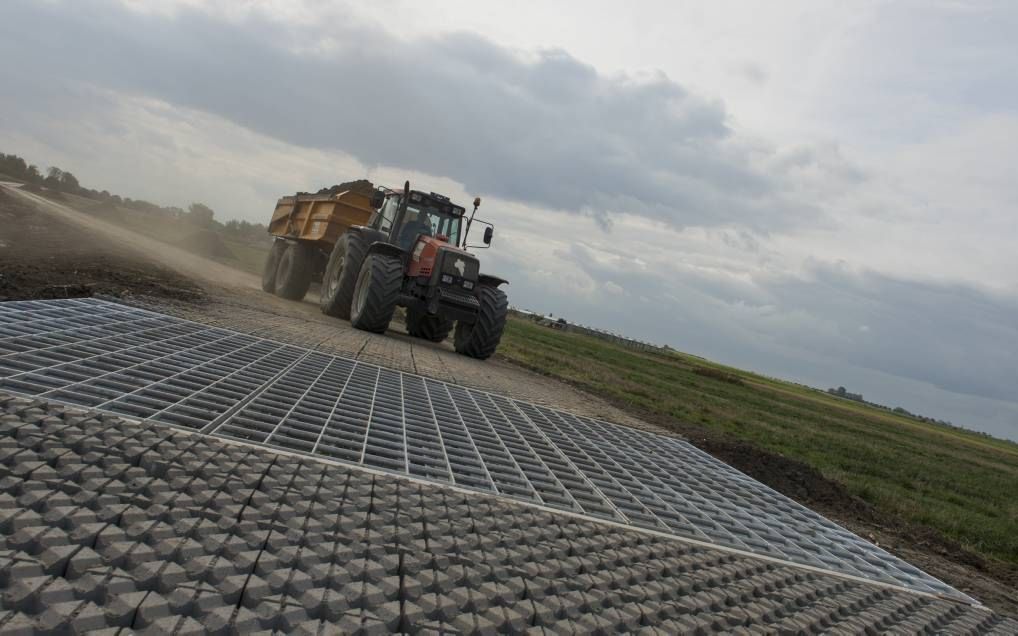 De landbouwweg langs de N286 bij Tholen. Foto Henk Copier