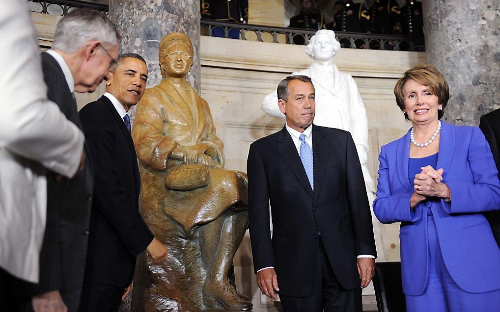 President Barack Obama heeft woensdag op Capitol Hill een beeld onthuld van Rosa Parks. Foto EPA