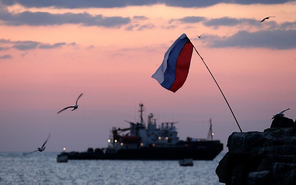 Russische vlag in de haven van Sebastopol. Foto EPA