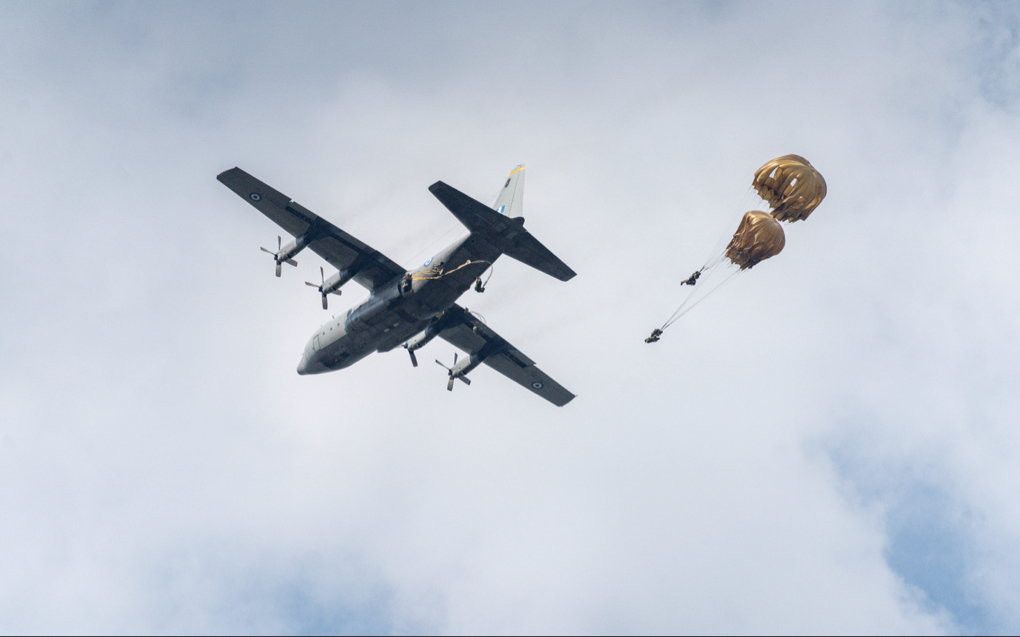 Duizend rode baretten nemen deel aan de internationale oefening Falcon Leap. beeld Defensie