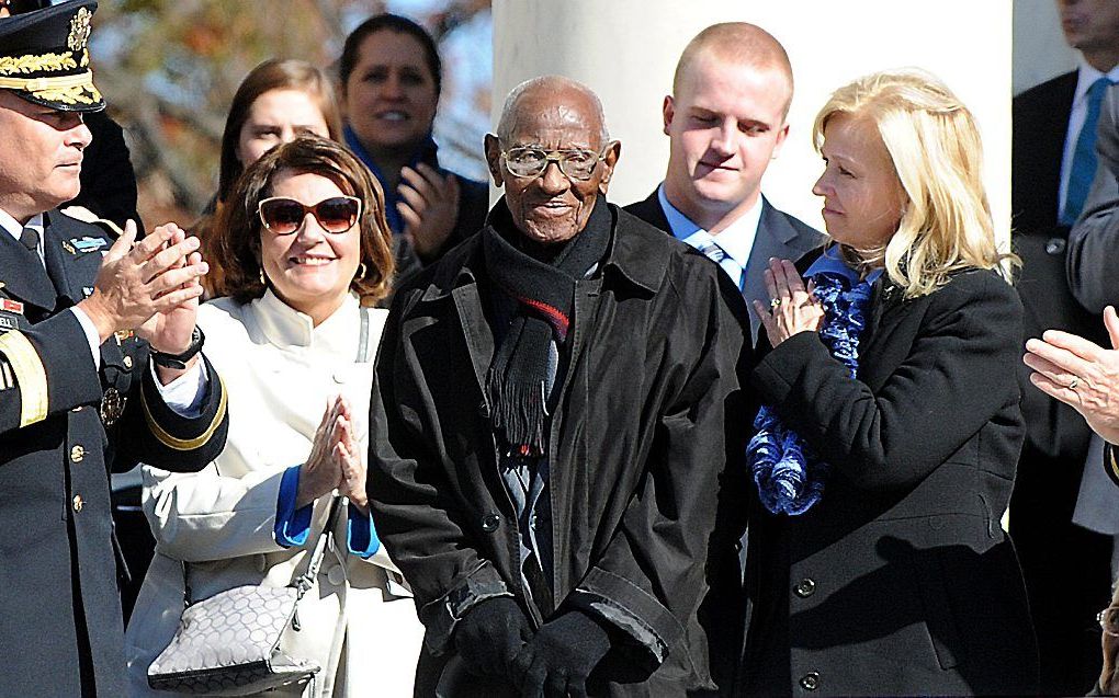 Veteraan Richard Overton (M) in 2013. beeld EPA