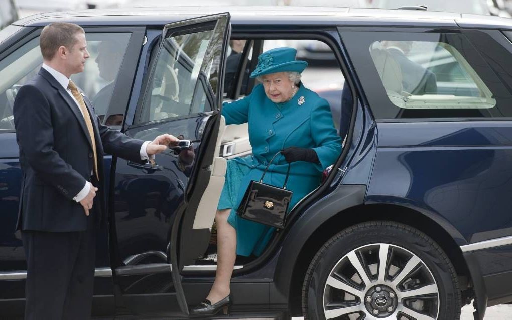 Koningin Elizabeth van Groot-Brittannië zoekt een chauffeur.  beeld EPA