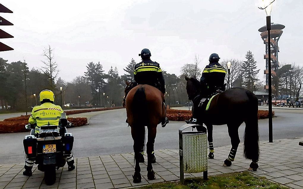 De politie rukte woensdag massaal uit voor een demonstratie tegen politiegeweld in Nunspeet. Zaterdag pakte de politie zes mensen op die een mondkapje weigerden te dragen. beeld RD