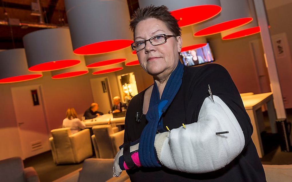 Hilda van der Heide, de vrouw uit Oranje die de auto van staatssecretaris Dijkhoff blokkeerde en daarbij ten val kwam. Beeld ANP