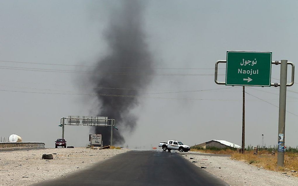 Rook stijgt op uit het gebied waar ISIS in Irak actief is. beeld AFP