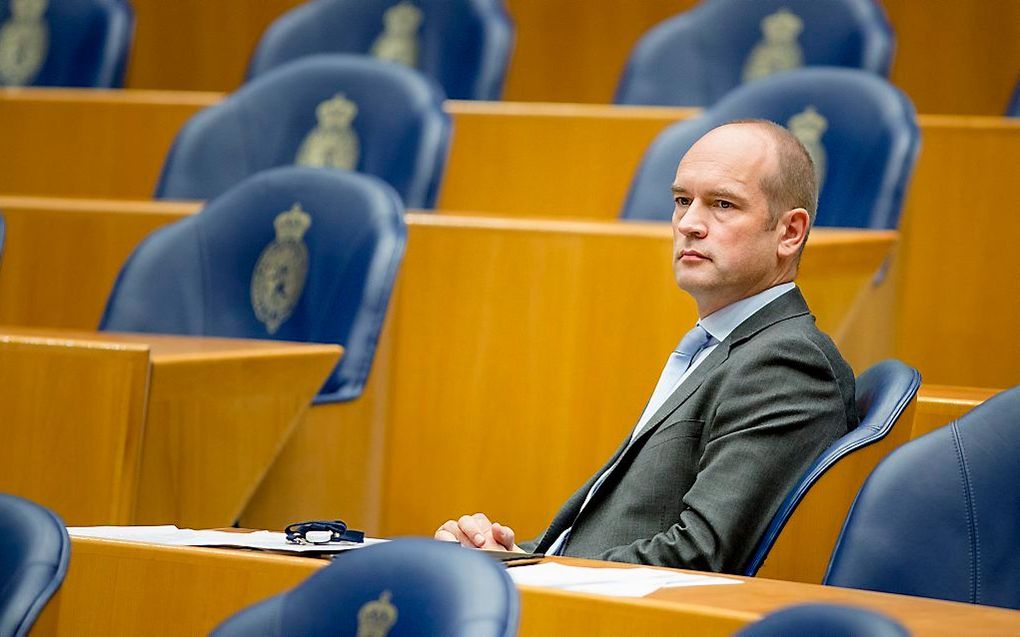 Een groot deel van de Tweede Kamer heeft vooralsnog moeite met het voorstel van ChristenUnie, SP en PvdA om hoerenlopers te bestraffen die (konden) weten dat ze gebruik maakten van een slachtoffer van mensenhandel. beeld ANP