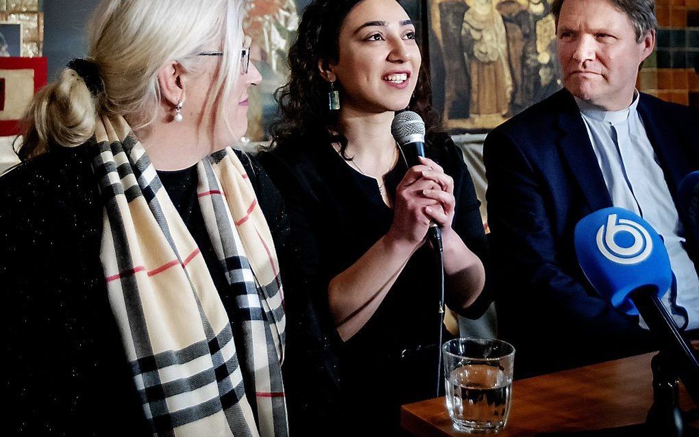 Esther van Dijken, Hayarpi Tamrazyan en ds. De Reuver (v.l.n.r.). beeld ANP, Robin van Lonkhuijsen