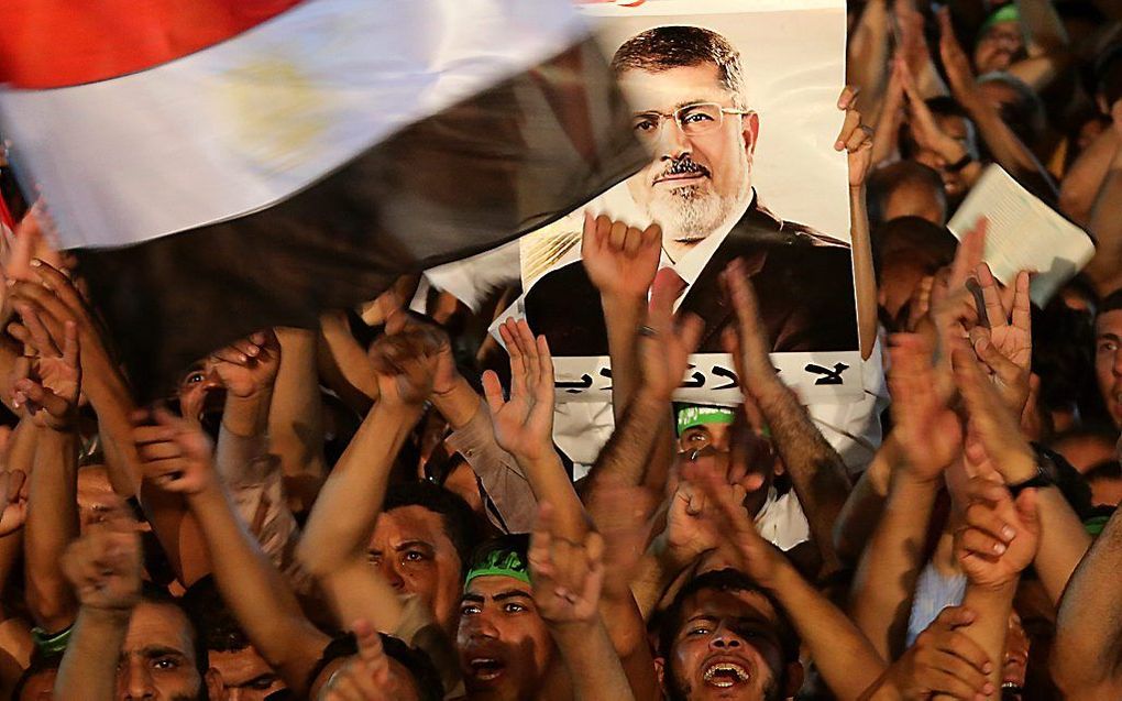 Aanhanger van de afgezette president Mohammed Mursi. Beeld EPA