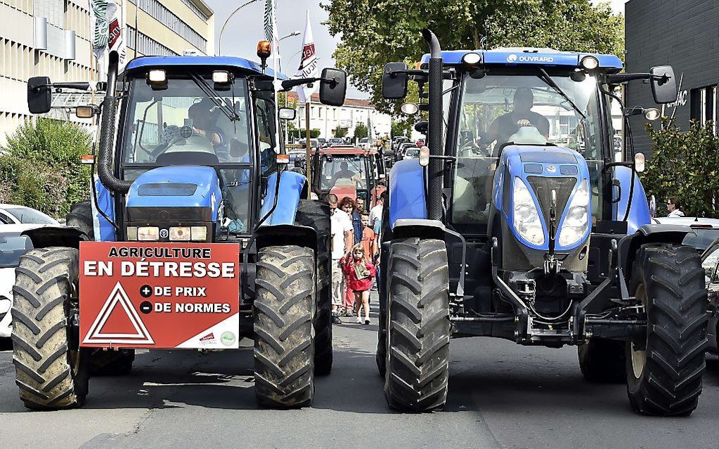 Actievoerende Franse boeren zullen deze week weer voor veel overlast zorgen op snelwegen in Frankrijk. Met name rond Parijs wordt het druk. beeld AFP