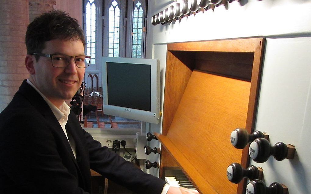 Mark Christiaanse achter het orgel in Kapelle. beeld hervormde gemeente Kapelle