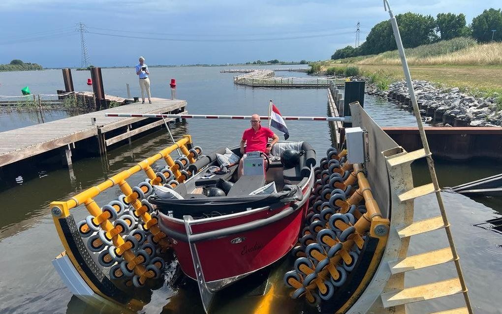 In Bunschoten-Spakenburg ligt sinds kort een zelfbedieningsovertoom. Op 4 augustus werd er proefgedraaid. beeld Reinier Steensma