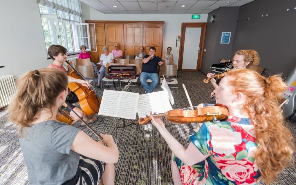 Het Belinfante Quartet krijgt een masterclass van Sergei Bresler tijdens het festival van 2019. beeld Mel Boas