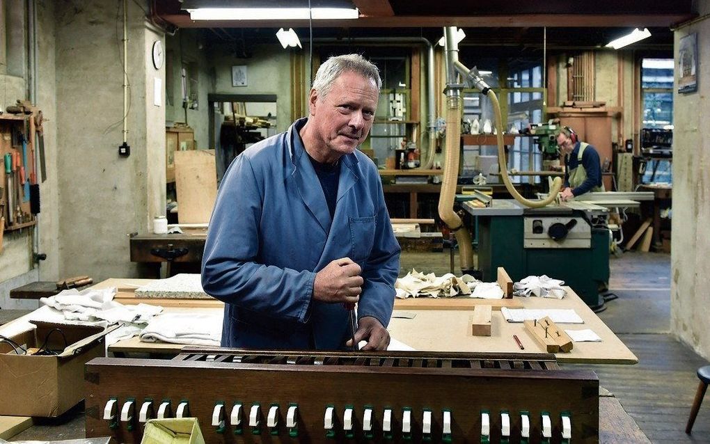 Bert Yedema in de werkplaats van Bakker & Timmenga. beeld Marchje Andringa