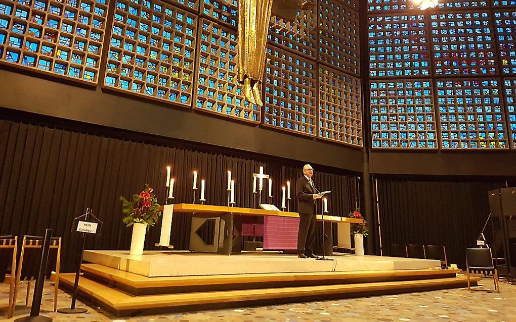 In de Berlijnse Kaiser-Wilhelm-Gedächtnis-Kirche kwam de Nederlandse gemeenschap woensdagavond samen voor een kerstsamenzang. De kerk staat bij de plek waar een aanslag plaatsvond. beeld Bertus Bouwman