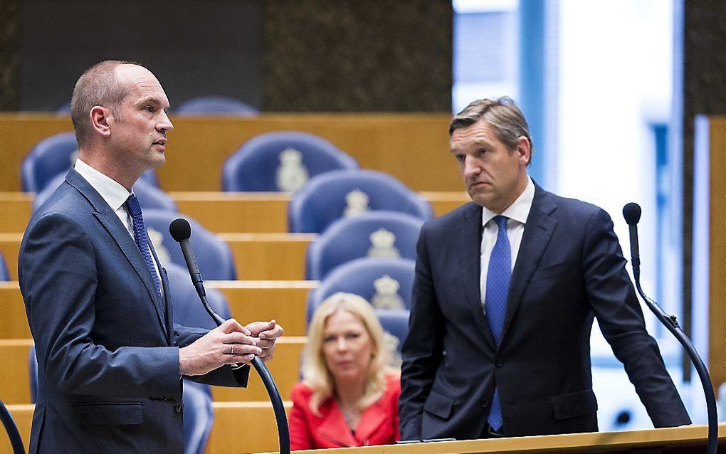 CDA-leider Buma (rechts) met ChristenUniefractievoorzitter Segers (links). beeld ANP, Valerie Kuypers