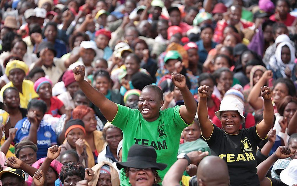 Protest in Zimbabwe tegen de regering.  beeld EPA, Aaron Ufumeli